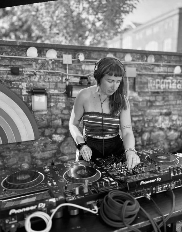 Teach DJing at the decks